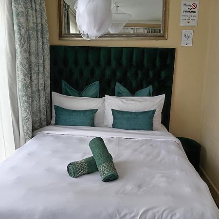 Olivia Pines Guesthouse Крюгерсдорп Экстерьер фото