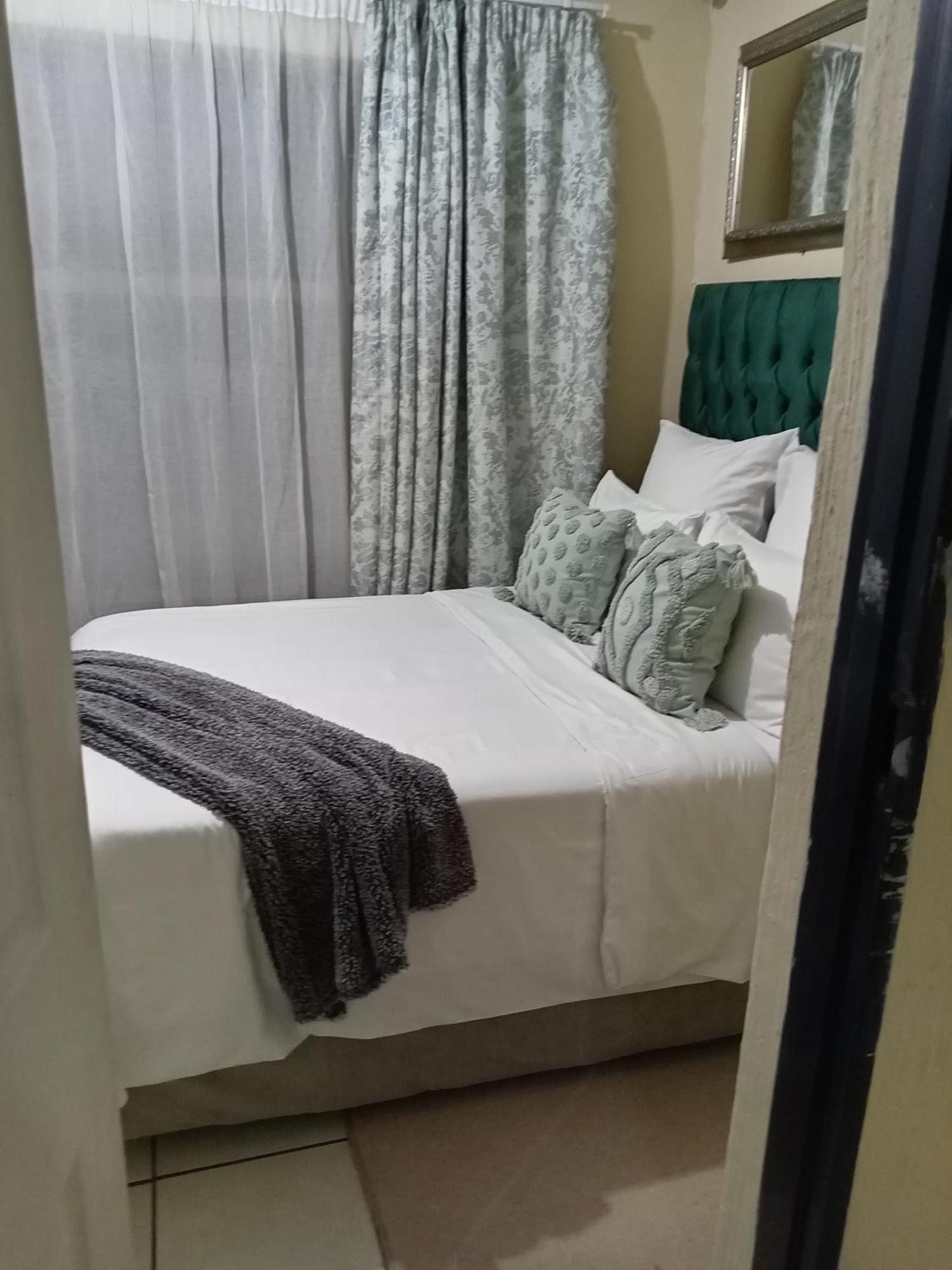 Olivia Pines Guesthouse Крюгерсдорп Экстерьер фото