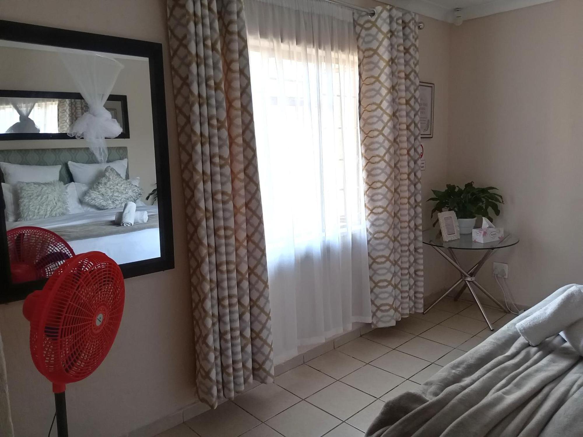 Olivia Pines Guesthouse Крюгерсдорп Экстерьер фото