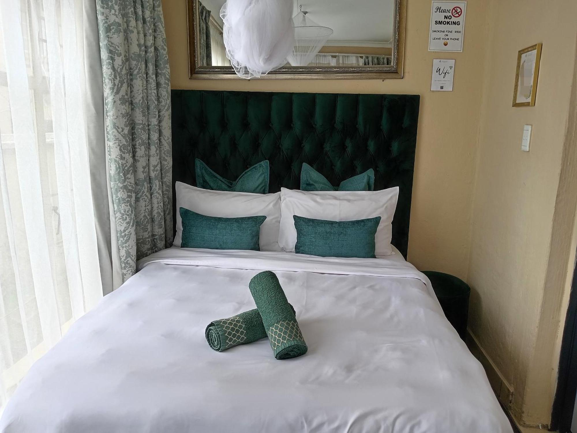 Olivia Pines Guesthouse Крюгерсдорп Экстерьер фото