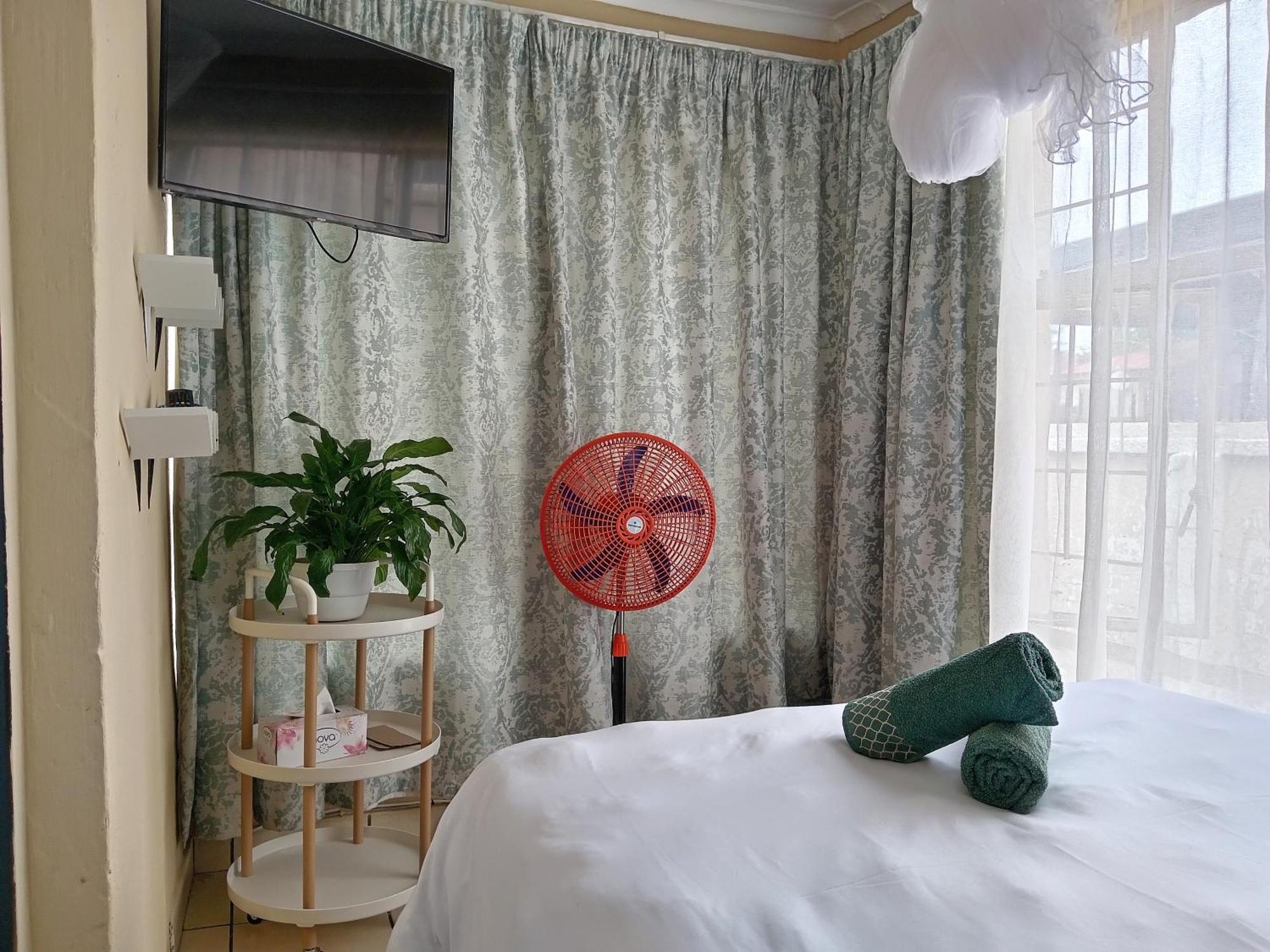 Olivia Pines Guesthouse Крюгерсдорп Экстерьер фото