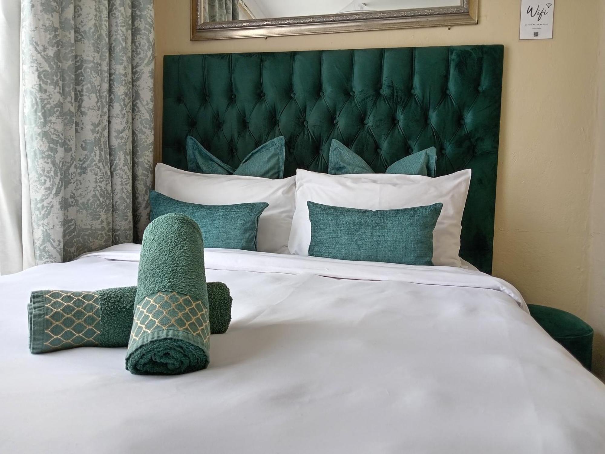 Olivia Pines Guesthouse Крюгерсдорп Экстерьер фото